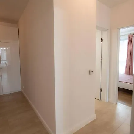 Апартаменты Cozynest Lakeside *