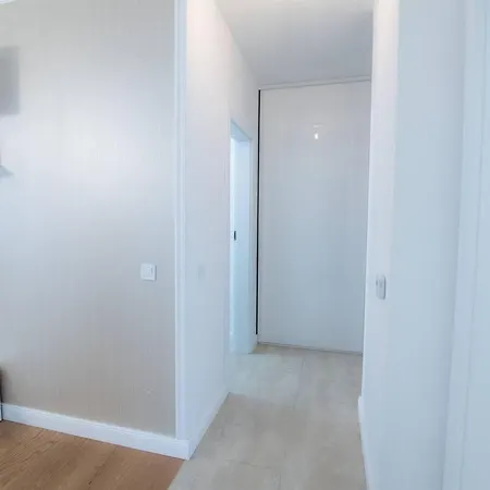 Апартаменты Cozynest Lakeside *