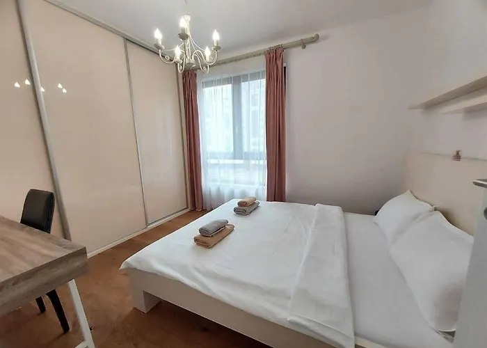 Cozynest Lakeside Апартаменты *