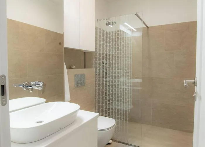 Апартаменты Cozynest Lakeside